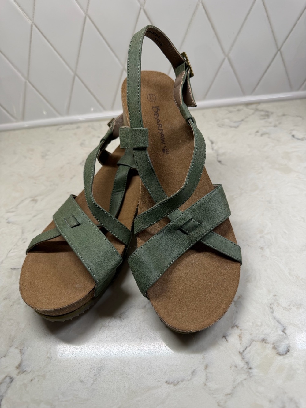 BearPaw Olive Green Women’s Strappy Slingback Sandals Size 9